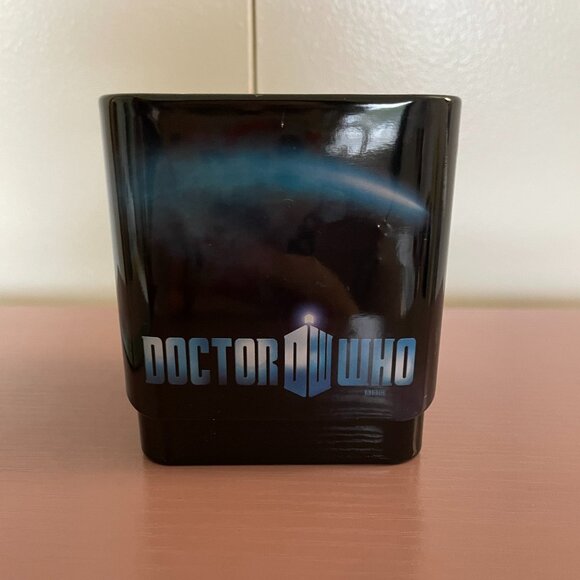 Tardis Dr Who Watch With Box from the Unemployed Philosopher's Guild - Picture 2 of 16